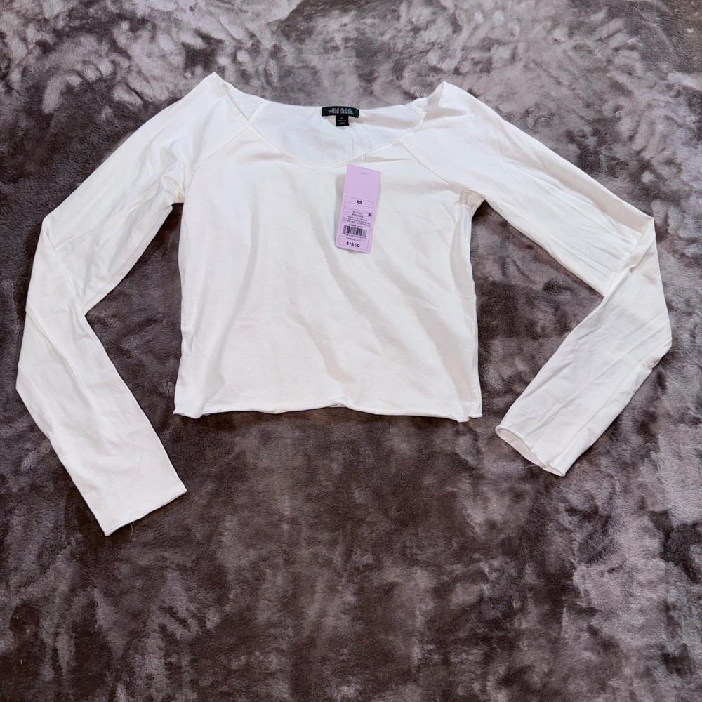 Wild‎ Fable Long Sleeve Top Women XS White NEW Cropped V-Neck Raw Hem Raglan